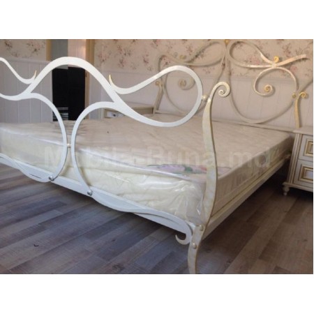 Классическая кованая кровать А-18